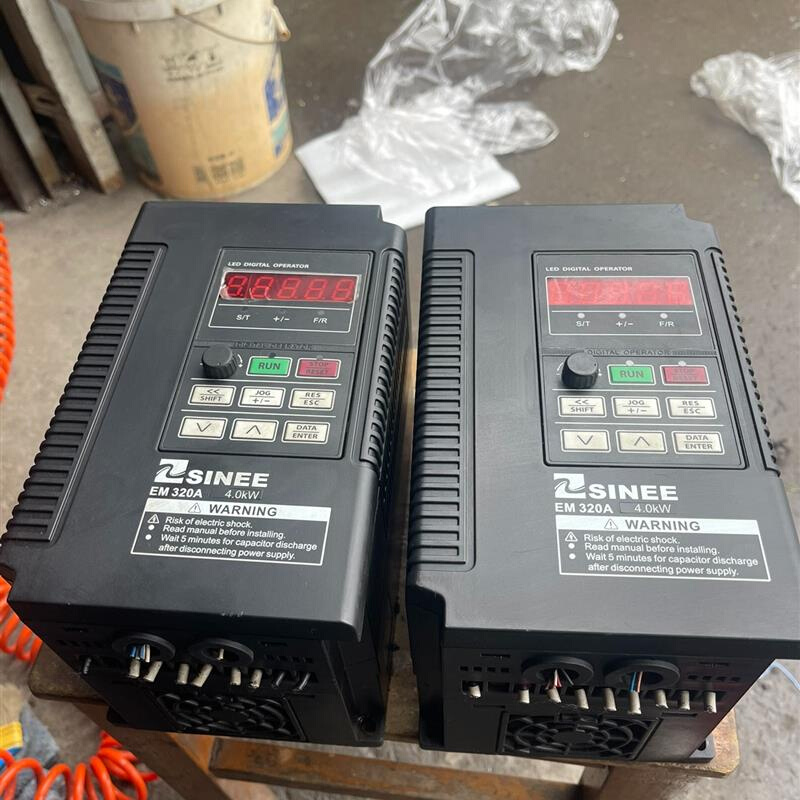 拍前询价：(议价产品)正弦变频器EM320A-4R0-3BB/4KW/380V成色