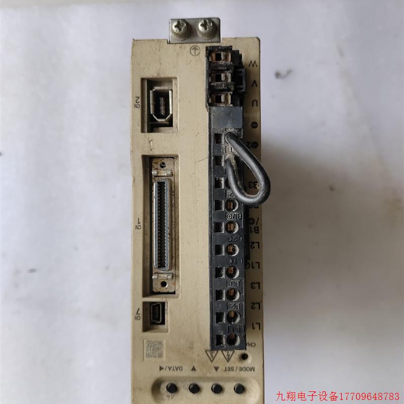 拍前询价:议价安川sgpms-2r5ap0a 配件价出,售出不退。