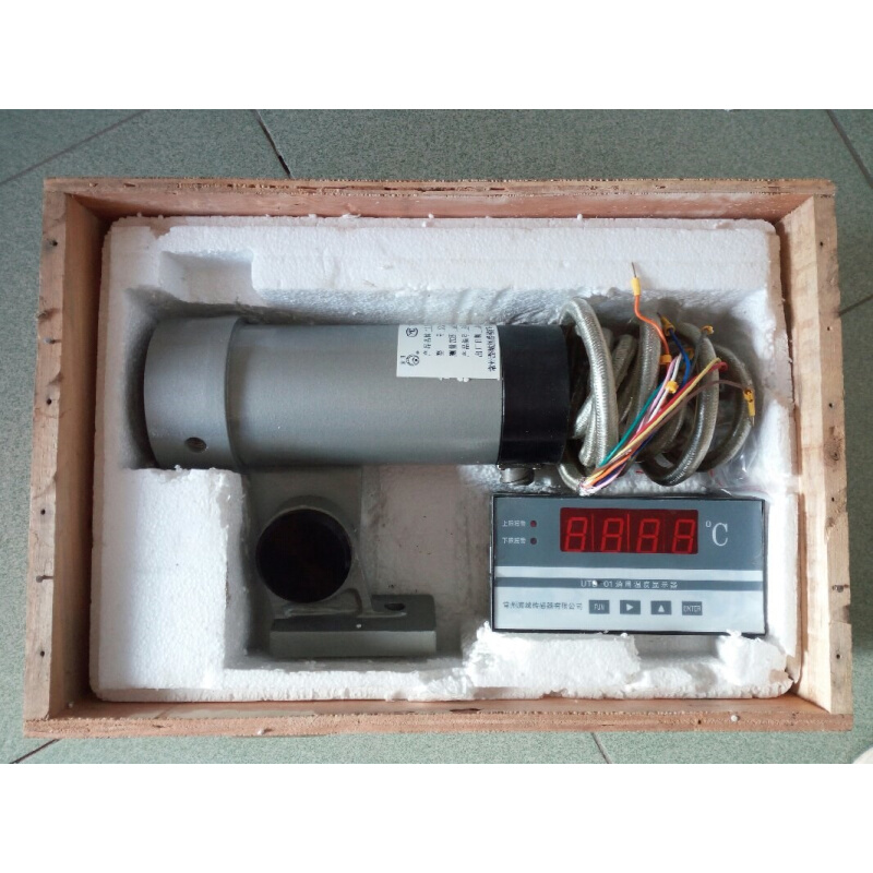 拍前询价：常州潞城一体化红外测温仪600-1300℃温度传感器变送器