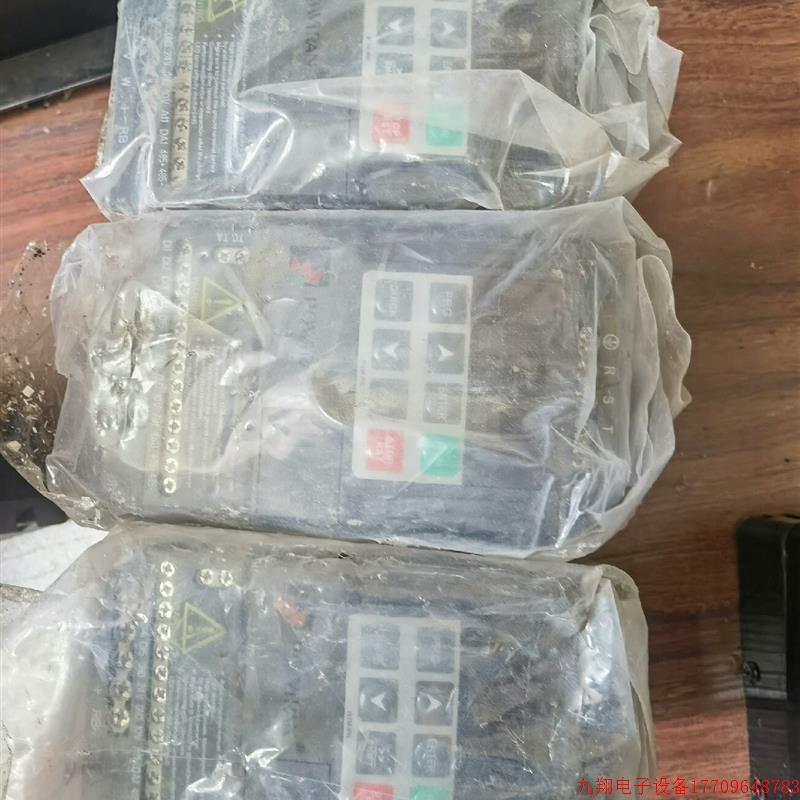 拍前询价:变频器PI150   0R7G3   功能完好 成色全新
