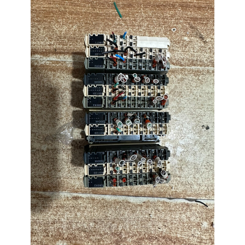 拍前询价：（议价）施耐德 TM5SBER2三片 TM5SDI12D打包价格 实