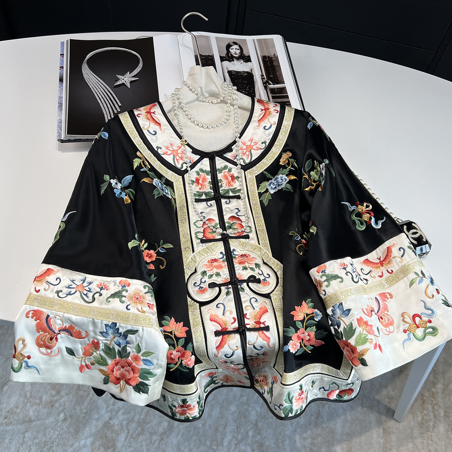 新中式国风休闲刺绣盘扣外套女装