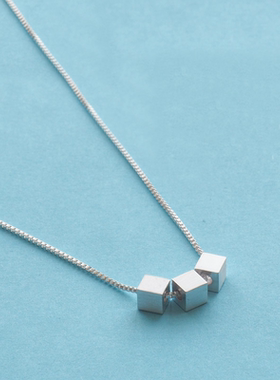 小张的故事简约S拉丝款三颗方块项链吊坠女短款锁骨链配饰