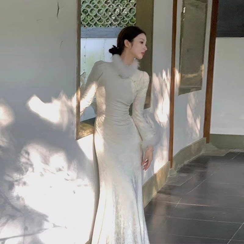 修身包臀鱼尾毛领旗袍裙