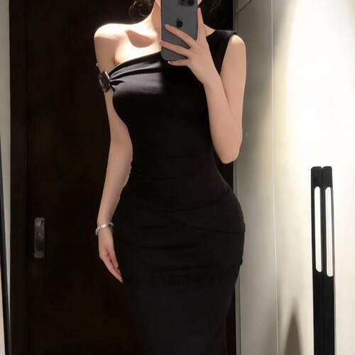 超仙御姐风复古咖色斜肩掐腰显瘦