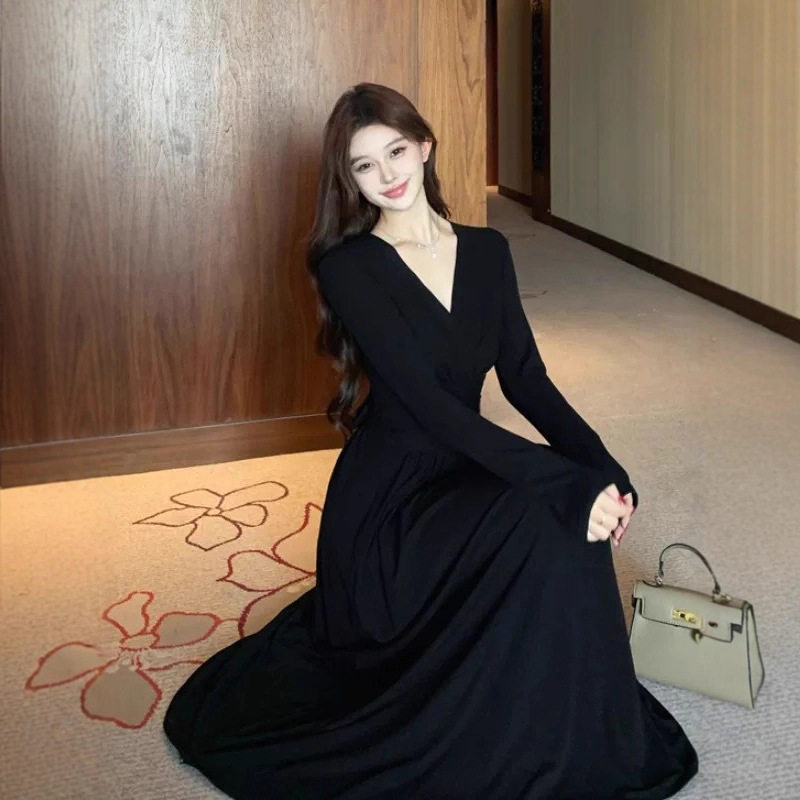 V领绑带收腰显瘦A字连衣裙