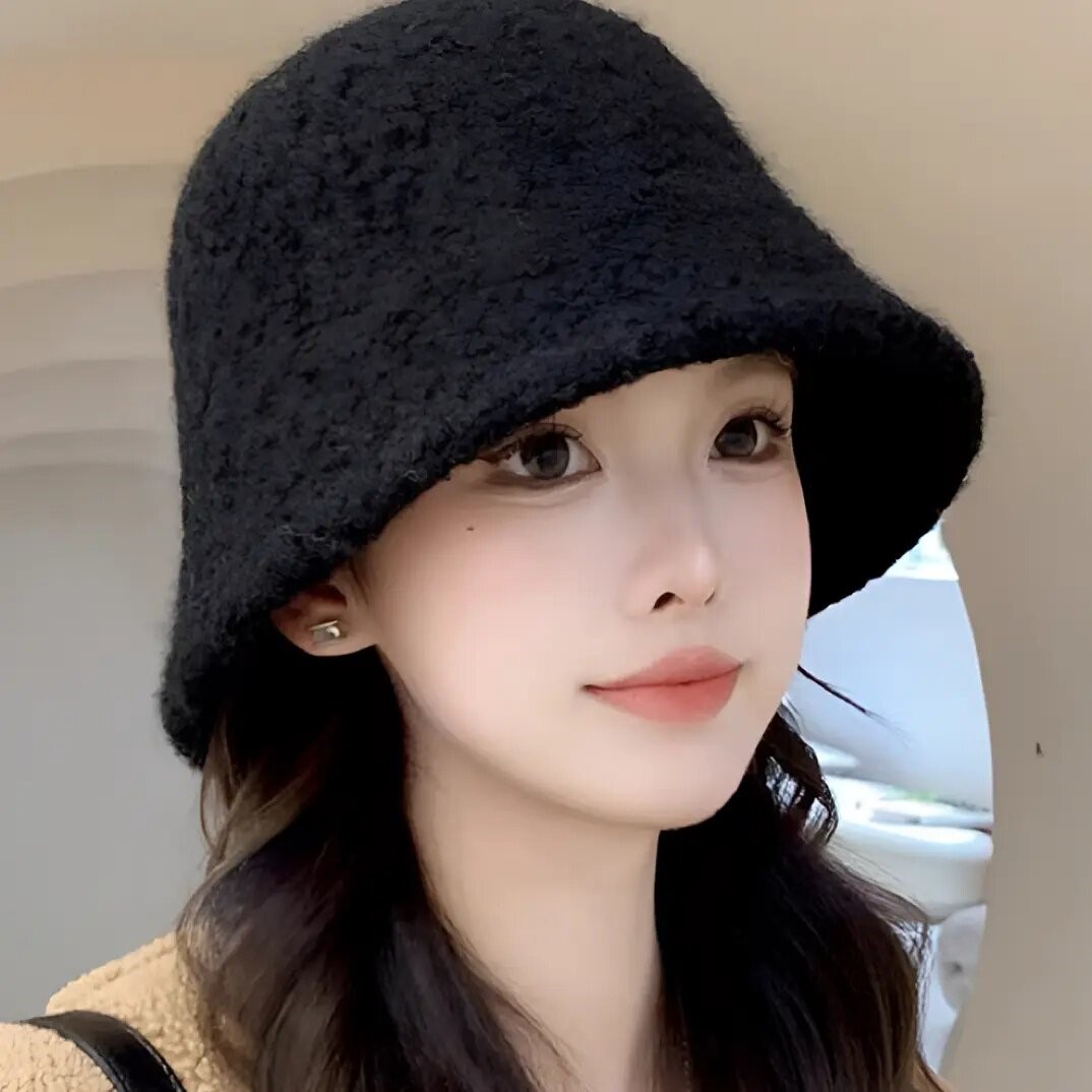 秋冬羊羔毛渔夫帽子女秋冬女黑色显脸小保暖毛绒水桶帽日系盆帽