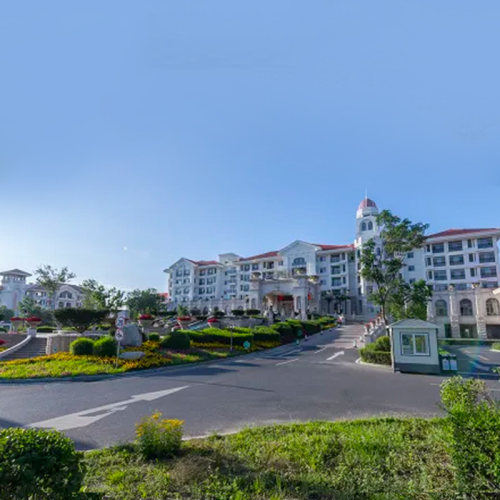【住】尊贵豪华双床房/大床房1间1晚 【食】次日双人中西式自助早餐 【享】入住期间精美双人中餐1次 【享】视房态免费延迟退房至14点