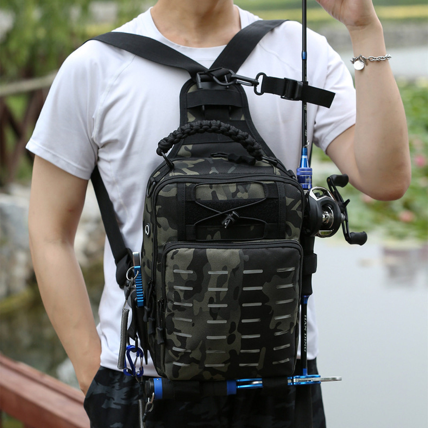 迷彩胸包战术小挎包户外骑行单肩包军迷登山便携垂钓路亚斜挎背包