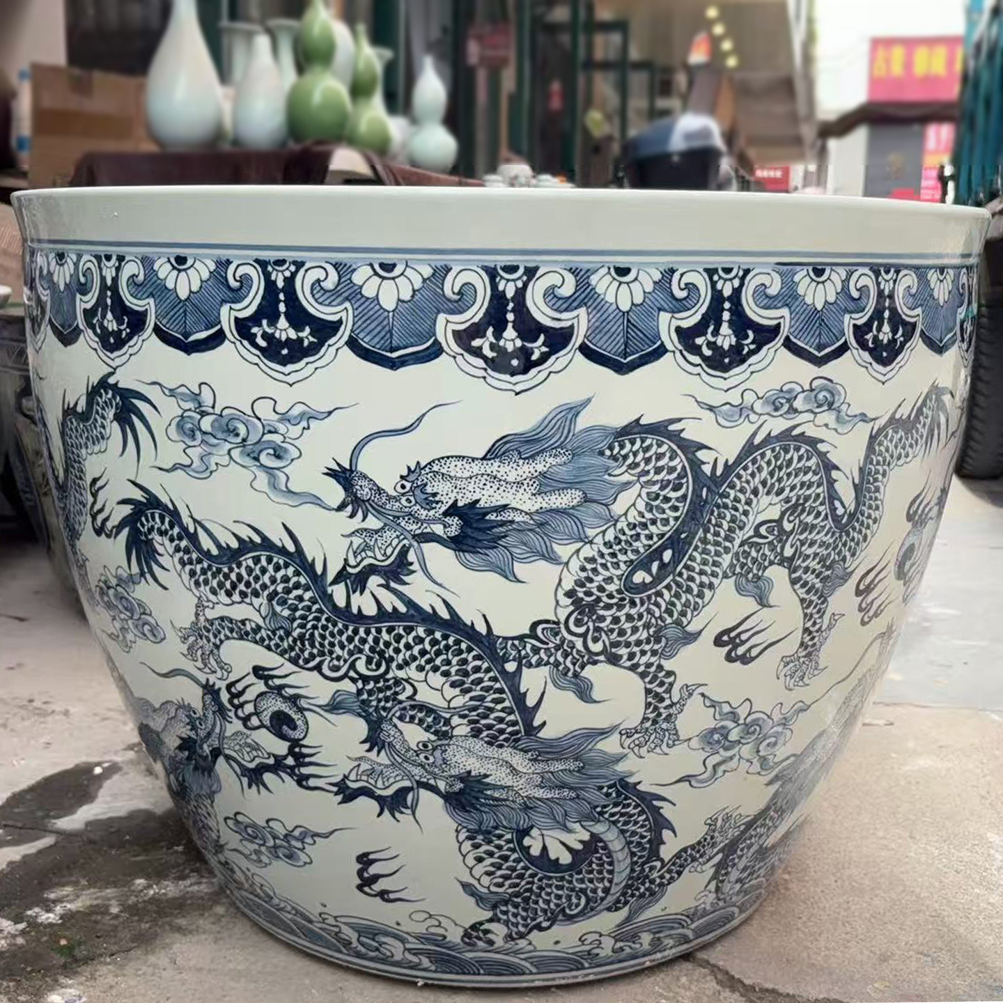 手绘青花九龙纹陶瓷鱼缸大容量圆形落地缸庭院养鱼盆风水装饰门海