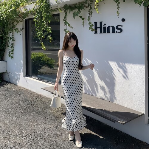 法式白色波点吊带修身礼服长裙