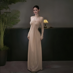 连衣裙女秋冬气质高级生日礼服裙修身 挂脖长袖 长裙 法式 GirlsAt18