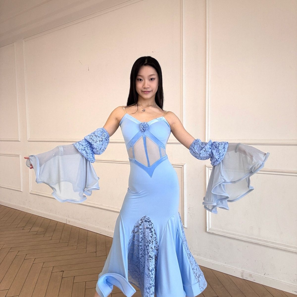 PUNK024女士摩登连衣裙自带胸垫底裤包含飘袖支持定制