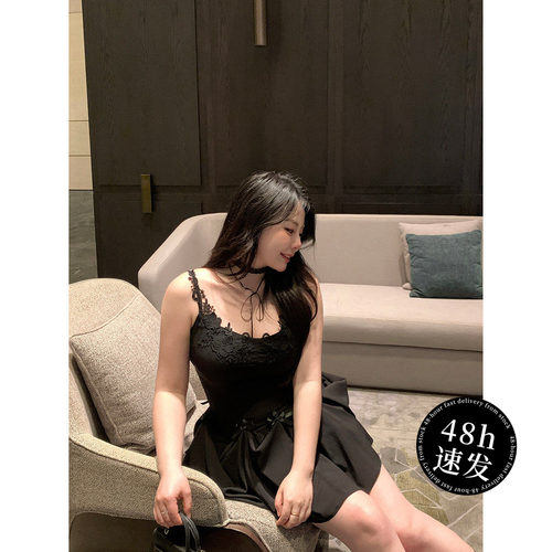 三穿法蕾丝拼接吊带收腰连衣裙
