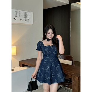 方领蝴蝶印花A字短袖 法式 掐腰连衣裙 玛格丽特 大小姐微胖大码