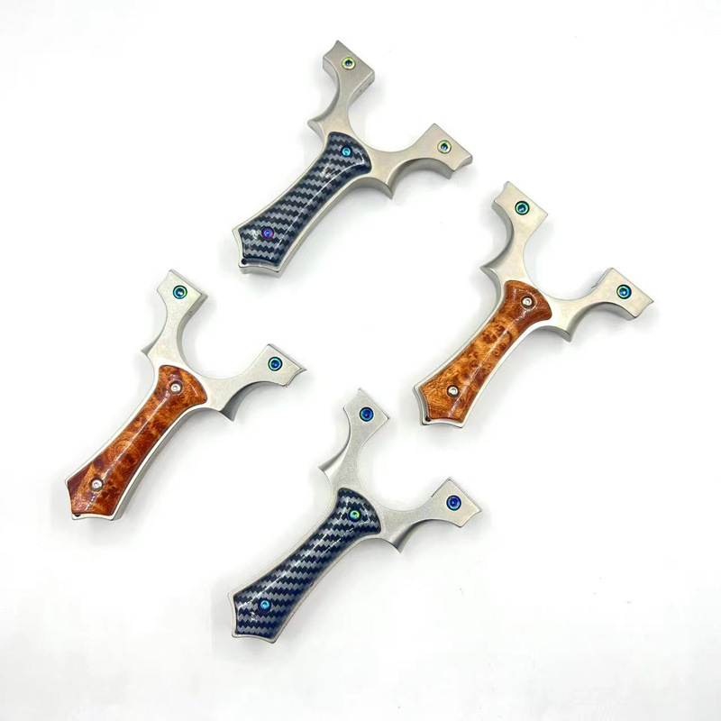 新款户外小牛弹弓高精准不锈钢弹弓竞技扁皮夹片大威力轻便