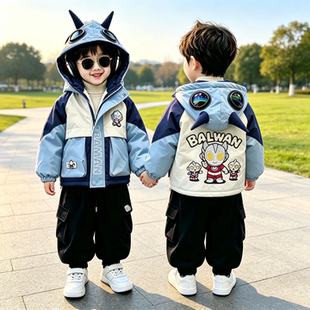奥特曼衣服男童外套2026新款男孩秋装儿童痞帅酷飒连帽发光冲锋衣