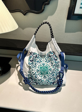 日系时尚潮牌环保袋刺绣新款滕花图尼龙斜跨单肩包购物袋休闲包