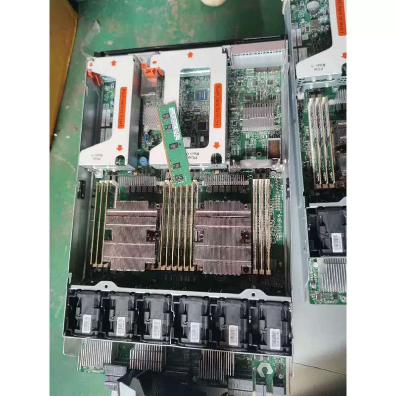 议价24 根内存，4 个 cpu，10 个固态，2 个固态