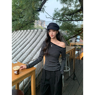 t恤女修身 羊毛混纺斜肩条纹长袖 针织露肩上衣 南法假日 pusumede