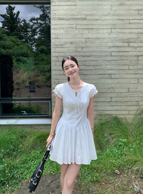 pusumede 白色泡泡袖连衣裙女夏设计感镂空刺绣收腰a字短裙茶歇裙