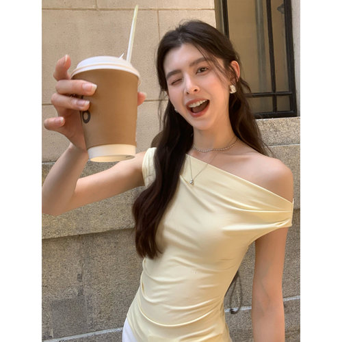 极简主义一字斜肩t恤女短款