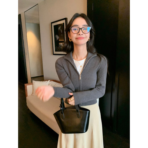 pusumede 假日格调 高领双拉链针织开衫女秋冬短款毛衣外套上衣 - 封面