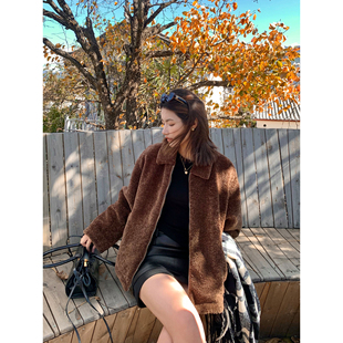 pusumede【现货5.5折】环保仿羊羔毛皮草女气质短款翻领毛毛外套