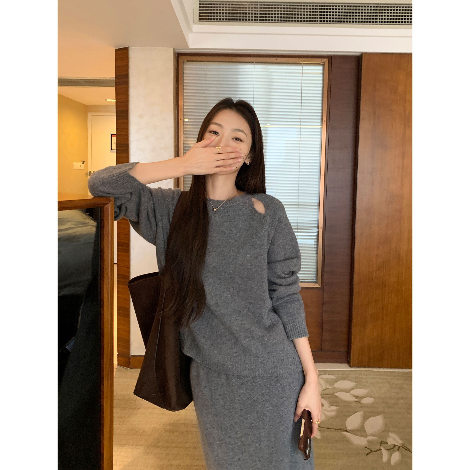 pusumede 慵懒漫型 羊毛圆领毛衣女设计感镂空针织衫直筒半裙套装