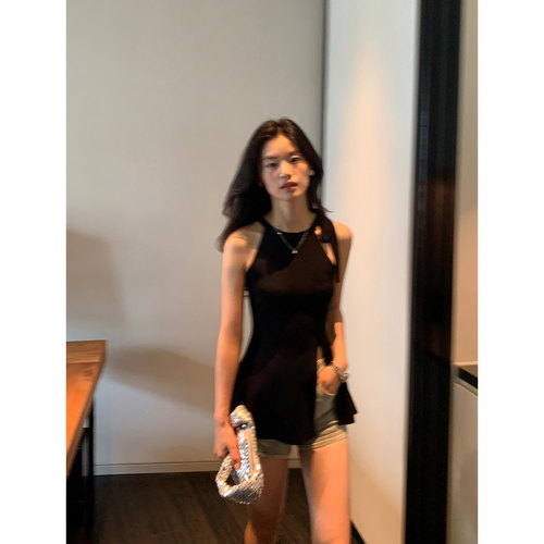 法式浪漫显瘦挂脖背心上衣女