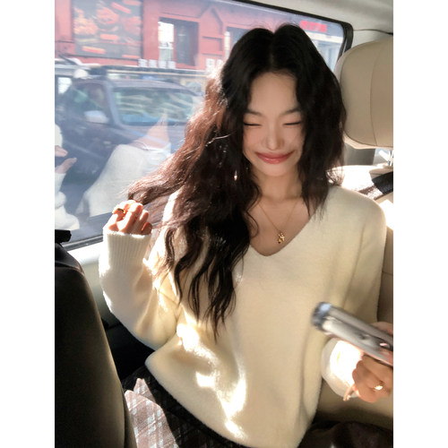 极简美学基础款V领针织衫上衣