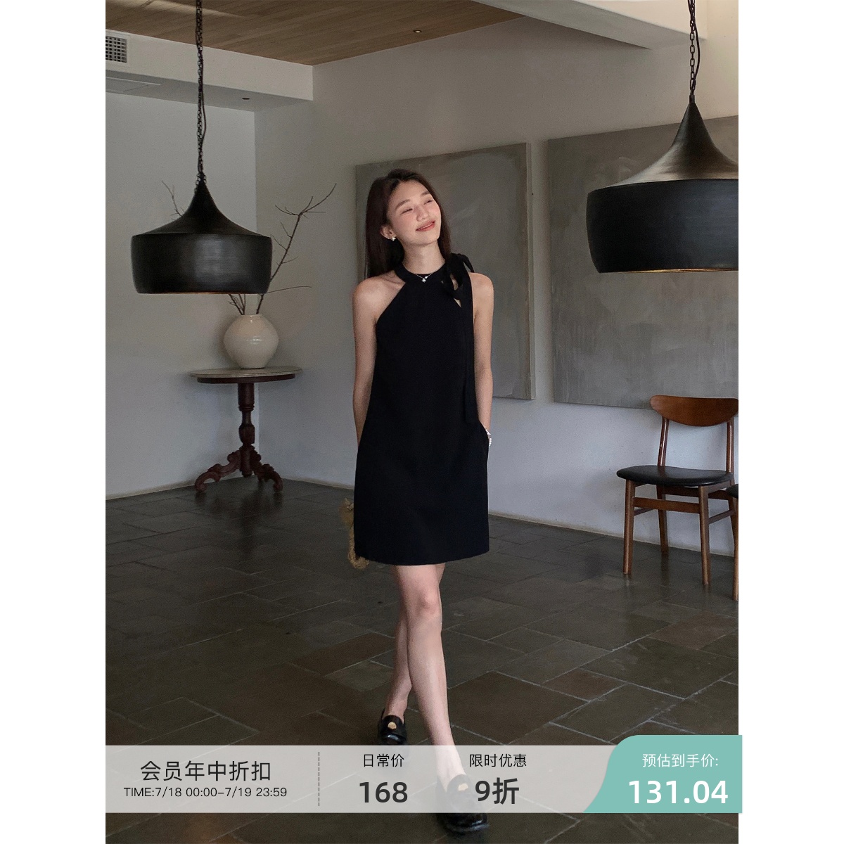 挂脖系带蝴蝶结A字连衣裙
