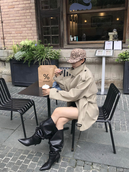 Woman wearing a beige trench coat outdoors