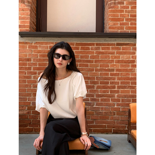 pusumede赴约日记|缎面斜肩衬衫女设计感花苞袖小衫气质露肩上衣