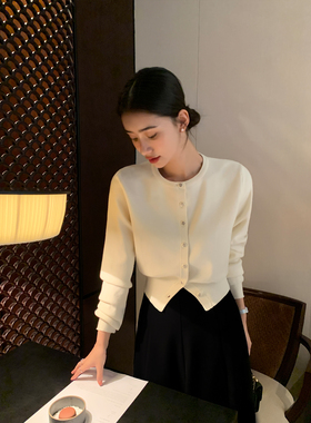 pusumede 慵懒漫步 圆领长袖针织开衫女设计感外套收腰短款上衣