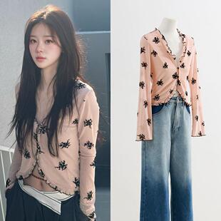 [现货]张碧晨同款藕粉裸色植绒印花不规则木耳边短款长袖上衣女夏
