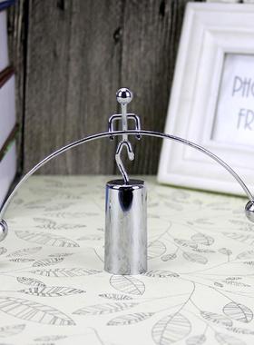 铁艺小铁人 摇摆举重不倒创意礼品桌面小摆件 趣味装饰品定制