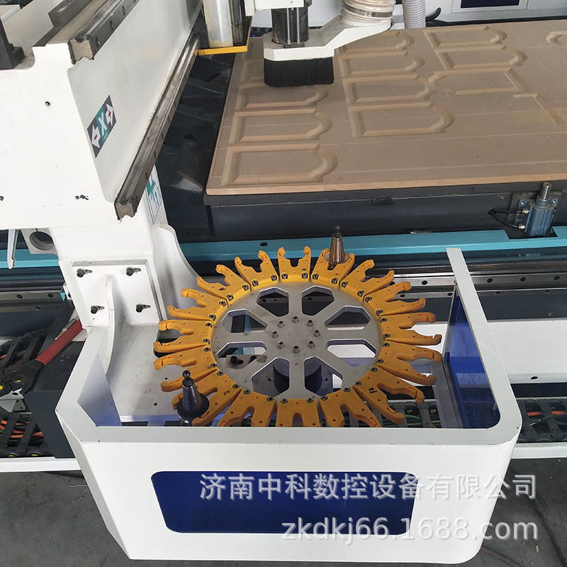 柜体木工CNC卧式全自动换刀机