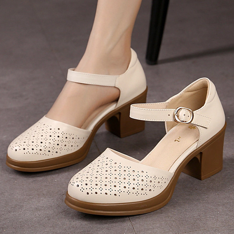 女士镂空包头凉鞋女2026年夏季新款高跟真牛皮软底妈妈鞋粗跟防滑