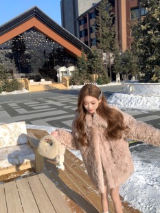 COOLLINE林子熙 定染miu粉棕色莫斯纳托卡皮毛一体保暖外套女 限