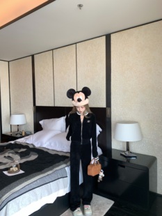 女 yb定染柔软天鹅绒运动风套装 COOLLINE林子熙 女明星私服miu