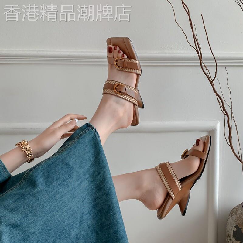 假日舒曼~ 法式复古编织皮带扣拖鞋外穿度假露趾异形高跟一字拖女