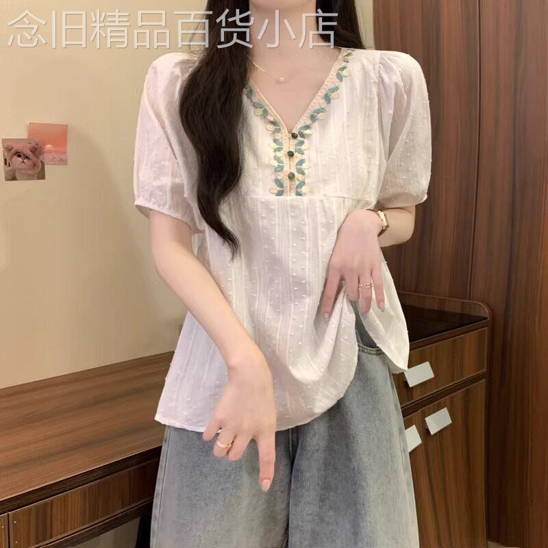 小众重工刺绣V领衬衫大尺码女装夏季新款胖mm棉麻宽松显瘦短袖上