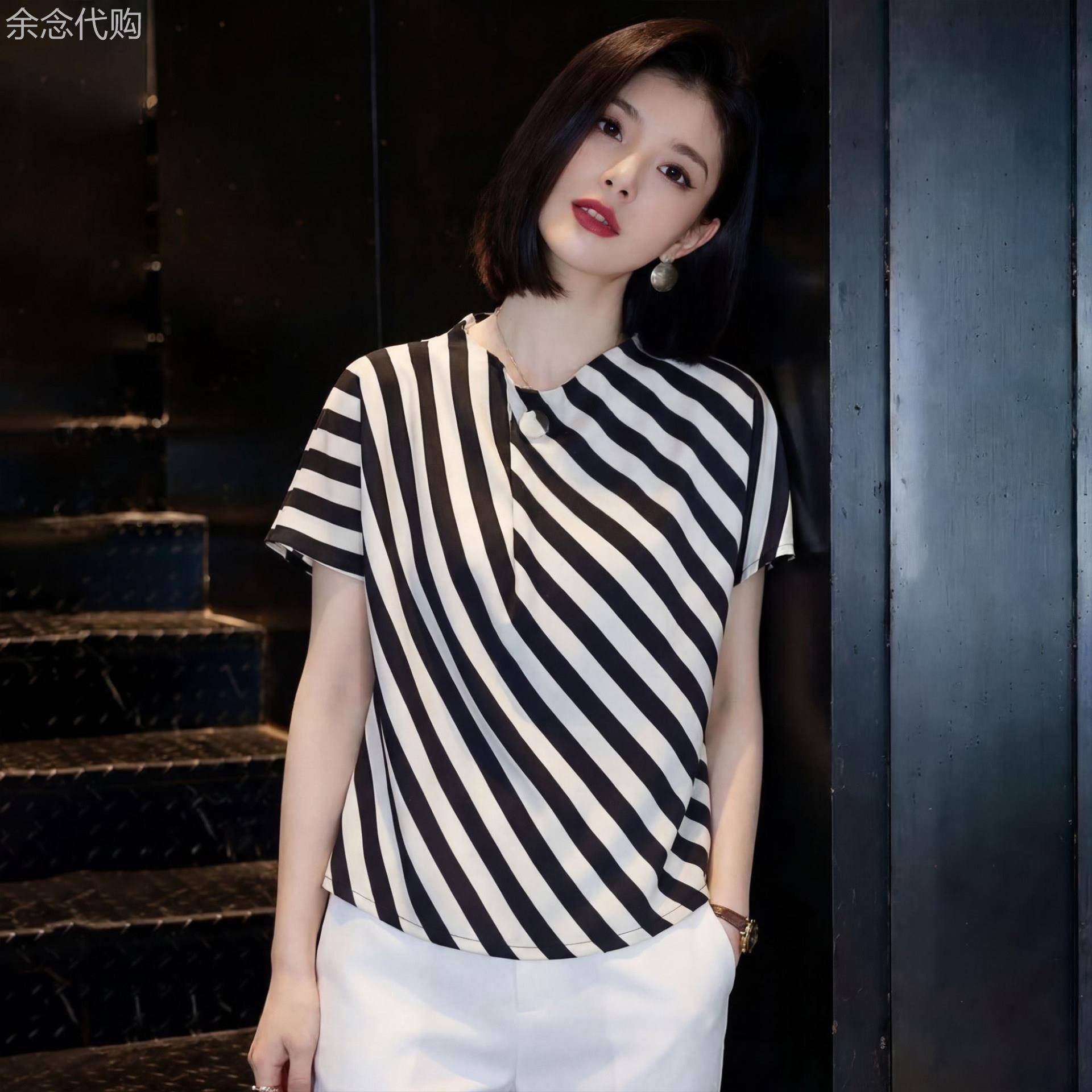 立领条纹衬衫女夏新款高级感洋气显瘦薄款减龄时尚设计感短袖上衣