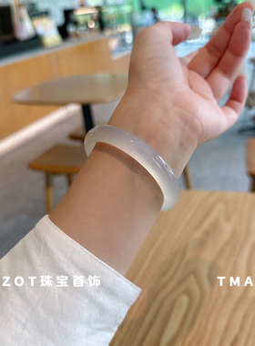 高冰透纯天然玛瑙手镯女款浅香槟