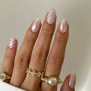 高级冬季氛围雪花纯手工穿戴甲气质显白杏仁美甲短款甲片xq