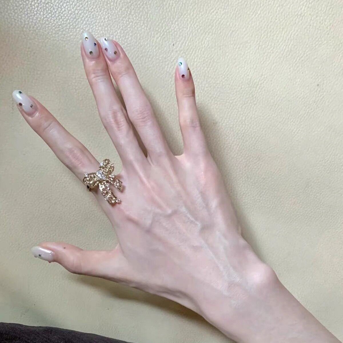 【酸奶白彩钻】纯手工穿戴甲短款美甲乳白ins温柔显白纯欲风