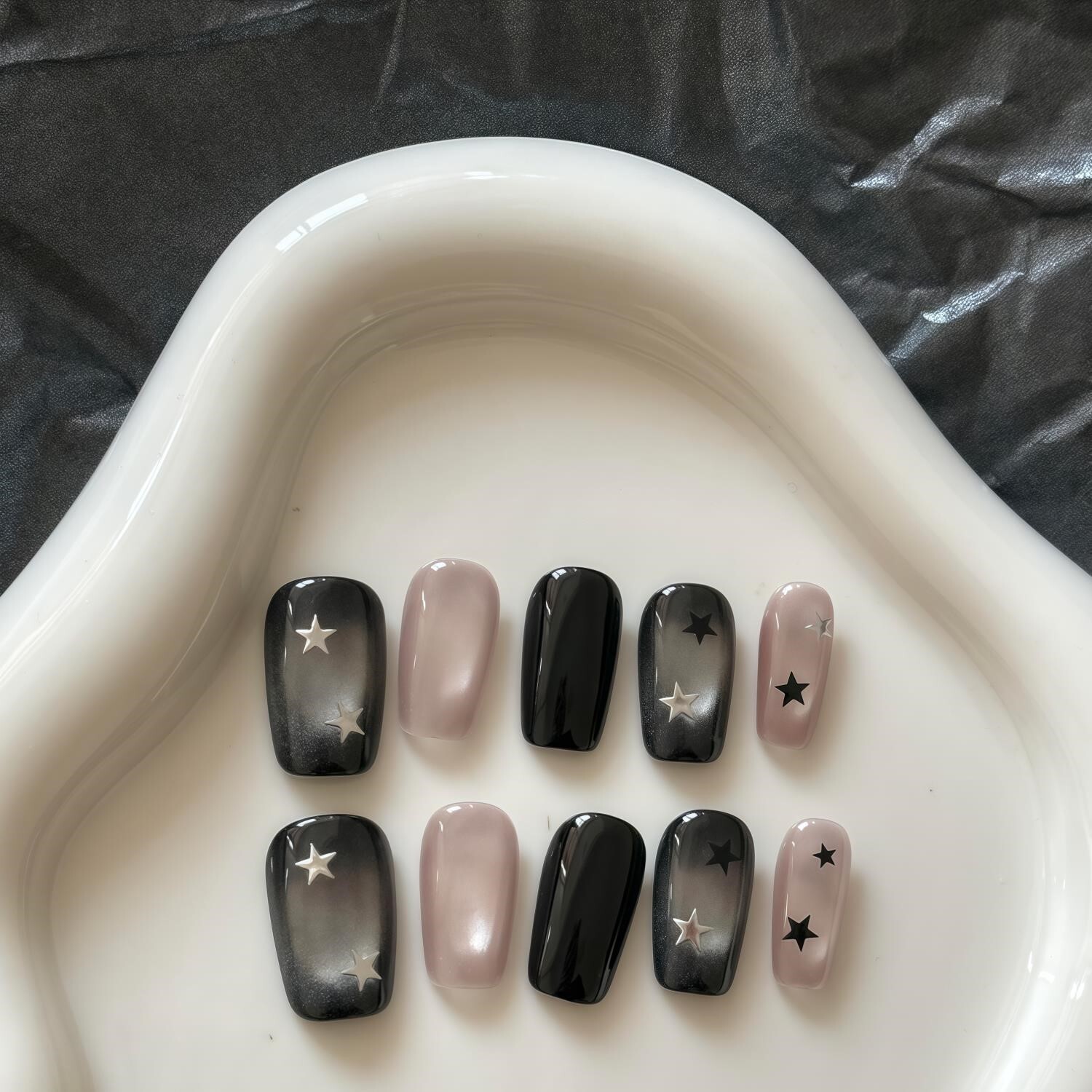 手工光疗穿戴甲小众黑色系跳色爆闪猫眼美甲帅酷星星指甲贴片短款