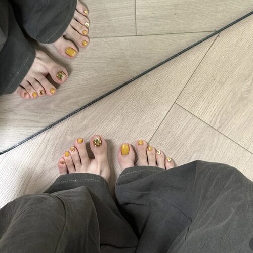 绝美纯手工脚指甲贴片脚趾甲姜黄色爆闪亮片贴片美甲脚穿戴甲