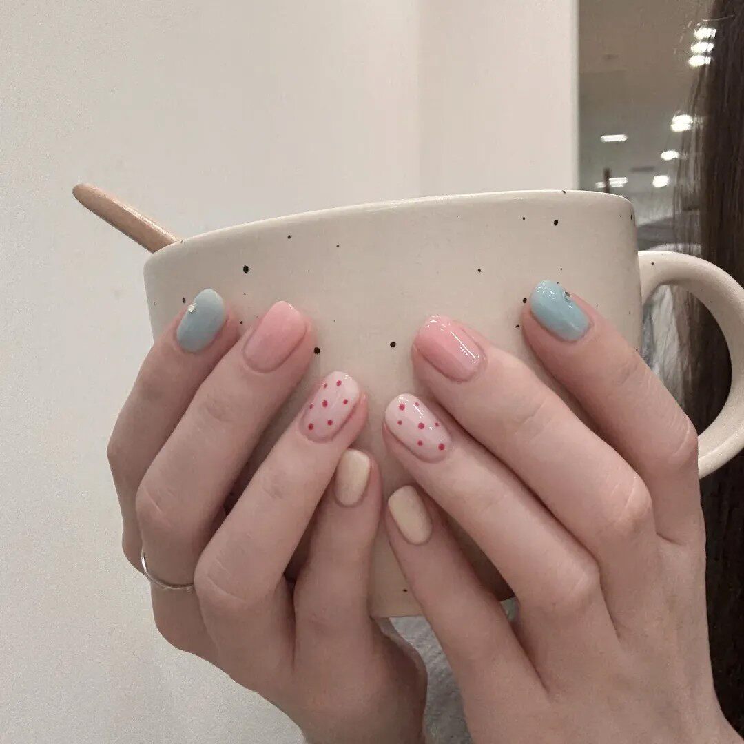春夏韩系双拼粉绿棕猫眼美甲高级ins风波点闪钻显白手工穿戴甲